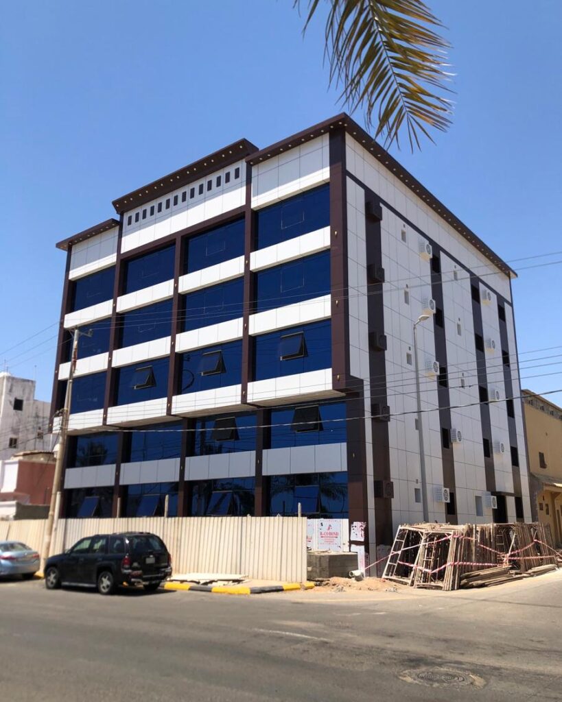 فندق زجاج استركشر وكلادينج الوجه